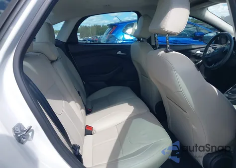 2018 Ford Focus Titanium из США, поврежденный, VIN 1FADP3J25JL226376